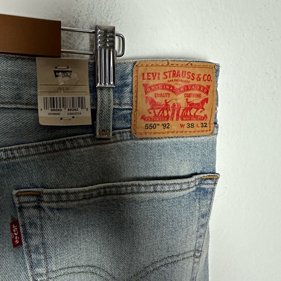 Levi's Men's 550 ‘92 Relaxed Taper Fit Jeans In the Waves Light Blue Denim NWT - Picture 4 of 9